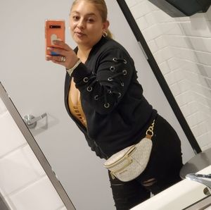 Meet your Posher, Jeannette